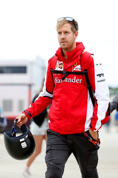 Siverstone,  il giorno del GP, ecco l&#39;arrivo al paddock di Sebastian Vettel. Ap